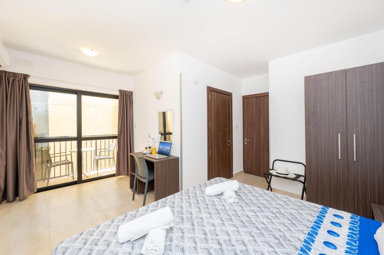 Islet Promenade Seafront Family Apartment With 2 Balconies By Getawaysmalta St. Paul's Bay Exterior photo