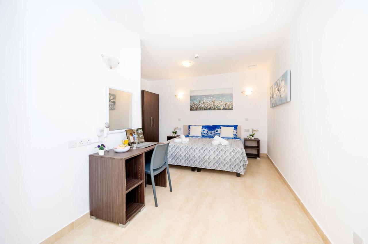 Islet Promenade Seafront Family Apartment With 2 Balconies By Getawaysmalta St. Paul's Bay Exterior photo