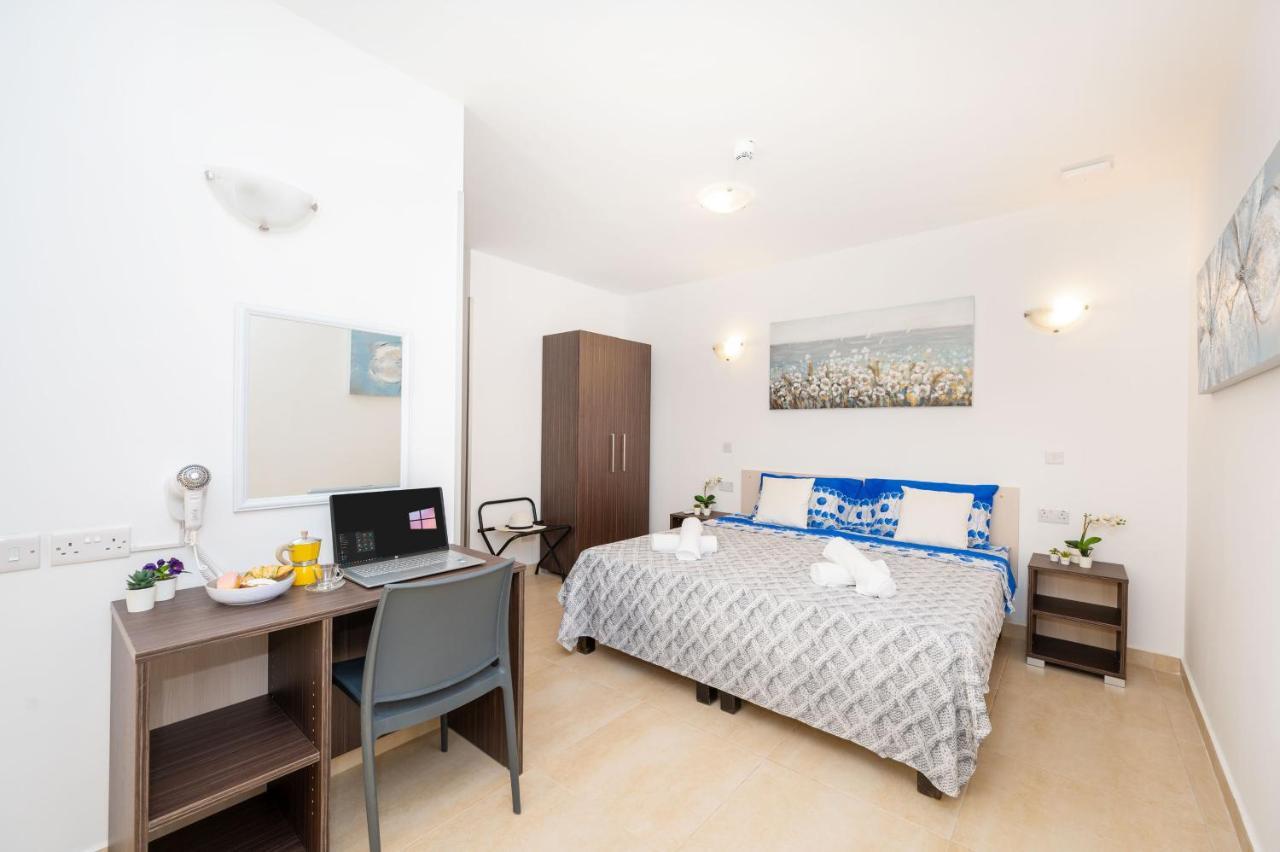 Islet Promenade Seafront Family Apartment With 2 Balconies By Getawaysmalta St. Paul's Bay Exterior photo